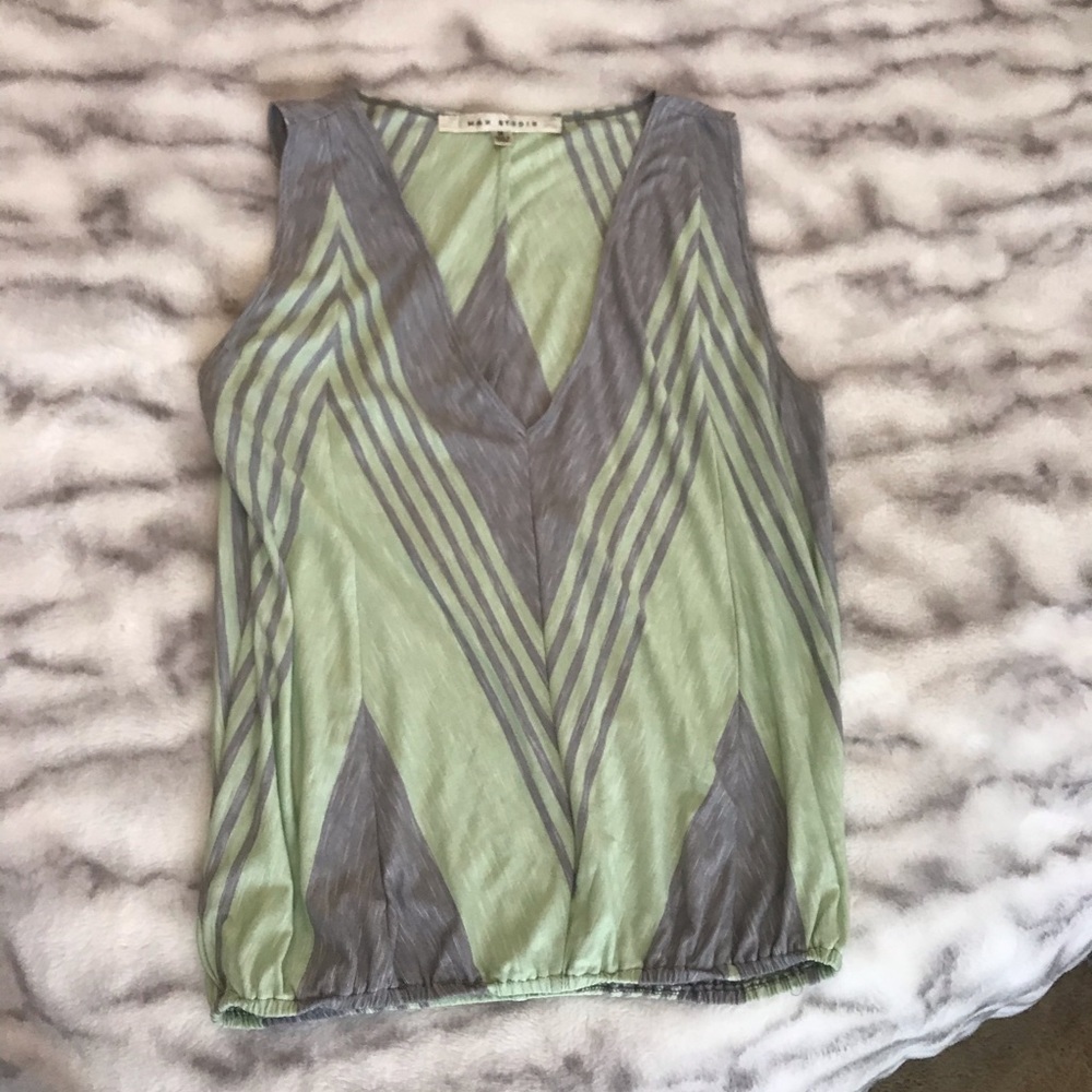 Cute stretchy spring/summer tank top.
